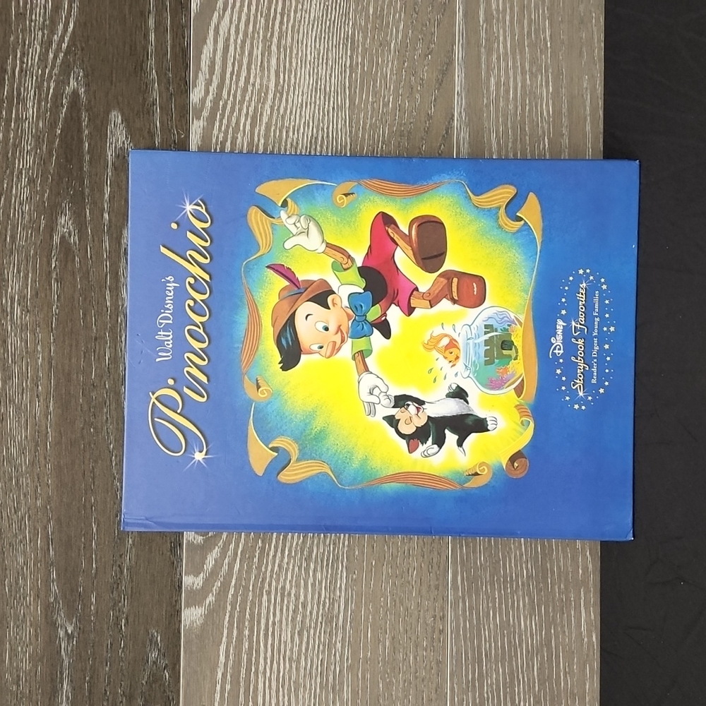 Walt Disney vintage pinnocchio hard back book